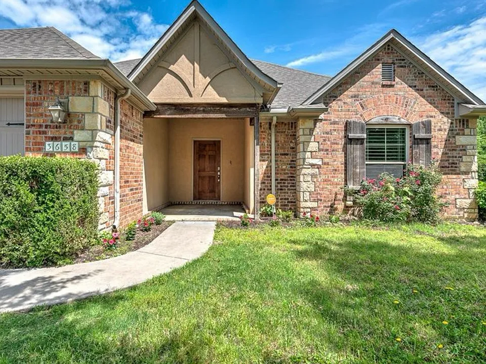 3658 W Mountain View Dr