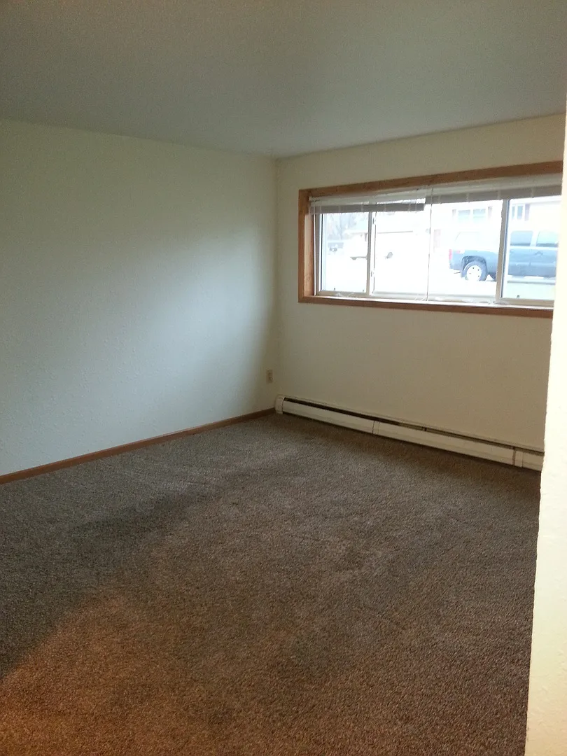 North West Manor Apartments — Photo 2