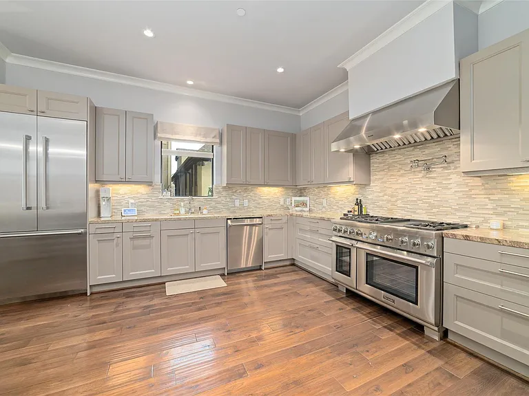 2221 Welch St #201 — Photo 25