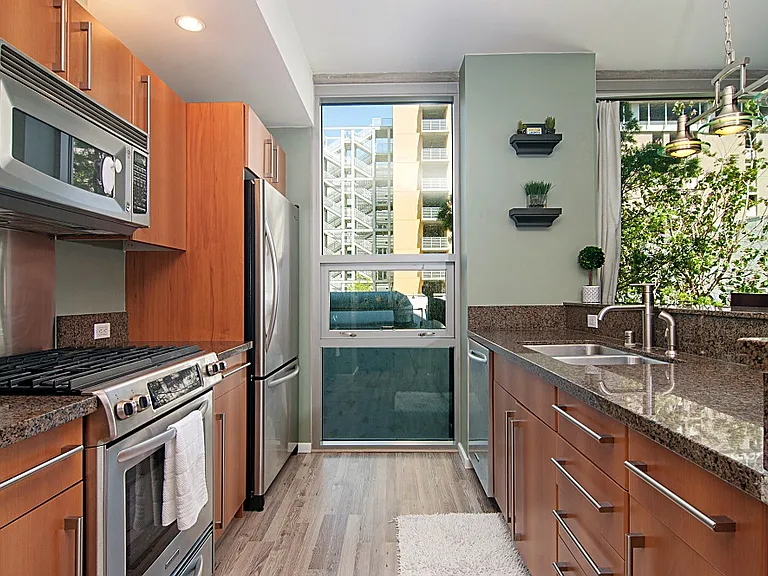 321 10th Ave #301 — Photo 7
