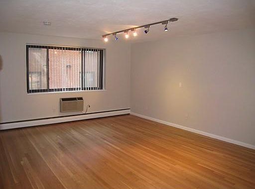 2nd image of 207 Kent St #23