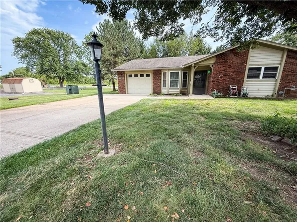 1303 W Stone Blvd, Raymore, MO 64083