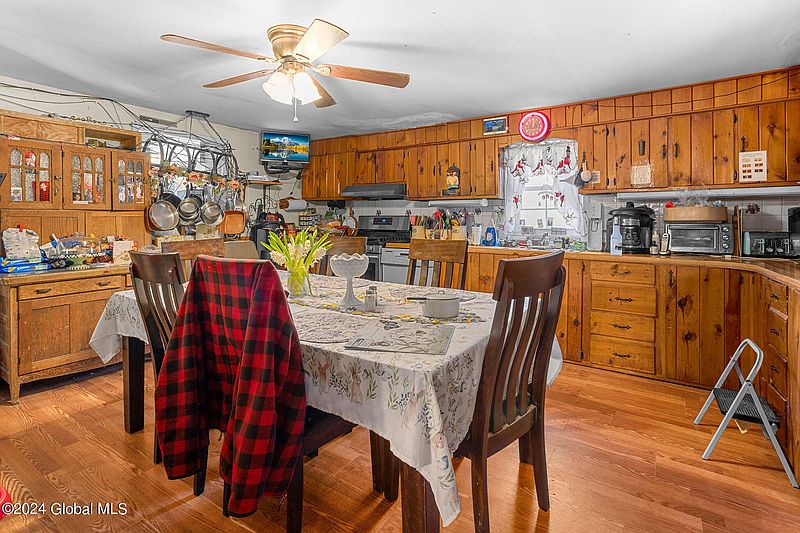 5th image of 9 Oak Avenue
