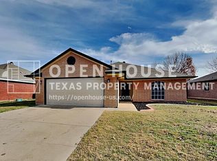 137 Blue Wood Dr, Saginaw, TX 76179