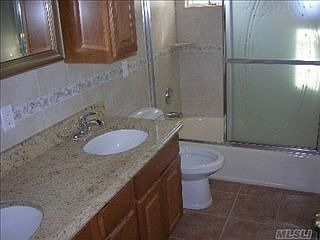 5th image of 32 Dekalb Ave