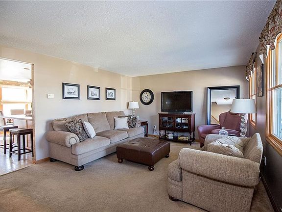 4th image of 258 Lyndale Ave