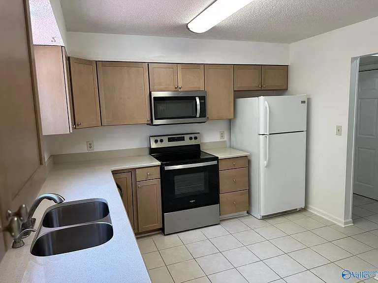 212 Green Springs Ln — Photo 8
