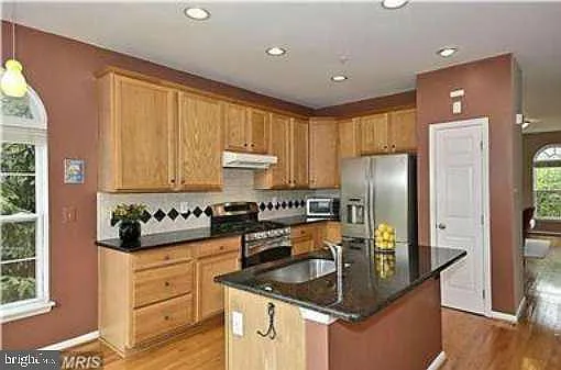 715 Pleasant Dr — Photo 5