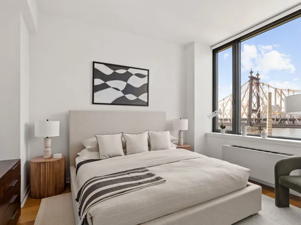 425 Main Street image 3 of 21