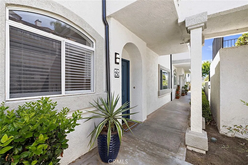2 bed, 1098 sqft, $3,750 — Photo 3