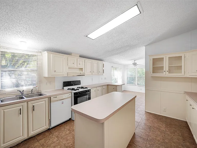 3614 College St — Photo 2