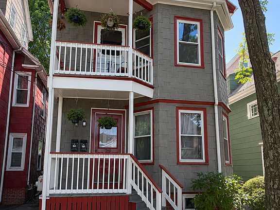3rd image of 18 Dell St