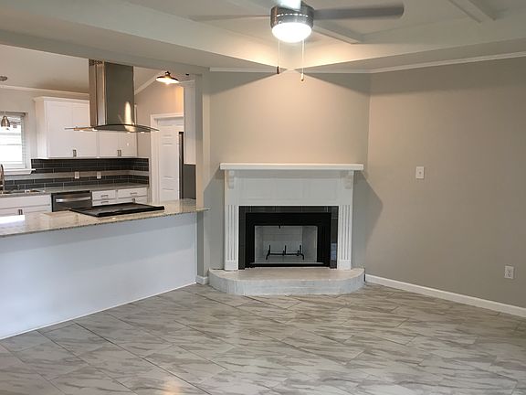 3rd image of 18262 Autumn View Dr