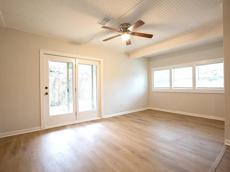 2403 Banyan Dr — Photo 8