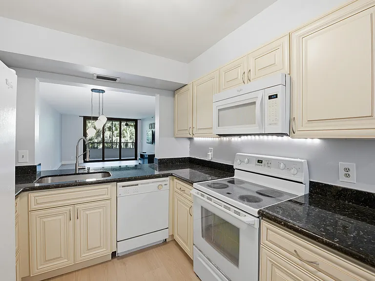 2070 Homewood Blvd #3150 — Photo 8