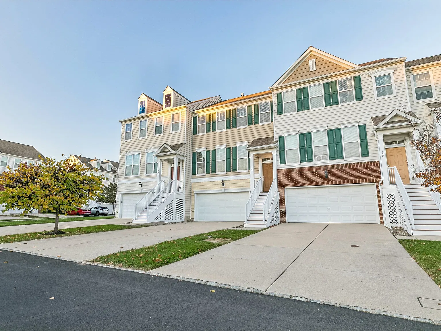 3 bed, 2.5 bath, 1824 sqft, $3,275 — Photo 3