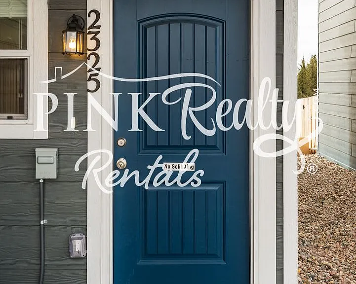 2325 Washo Cir — Photo 4