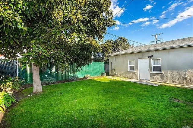 2530 S Bentley Ave — Photo 24