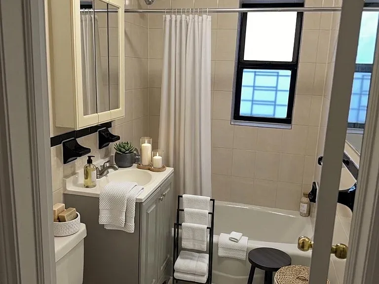 91-50 195th St #401 — Photo 3
