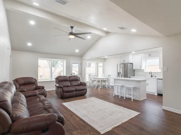 4913 Deerwood Cir, Baytown, TX 77521