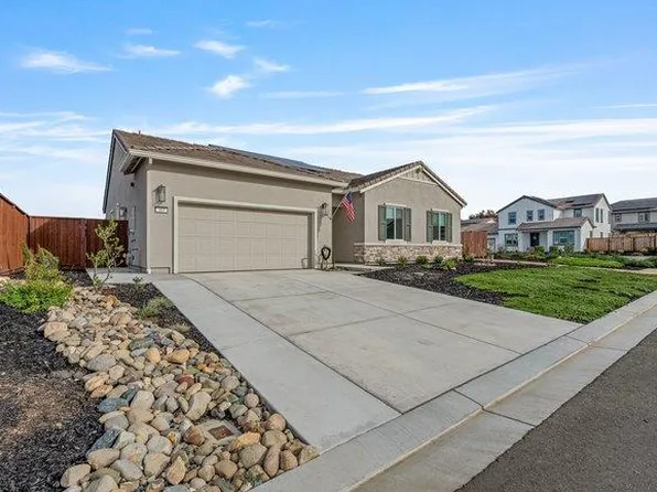 303 Amara Ln, Hollister, CA 95023