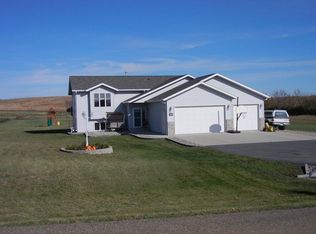 4016 Southridge Ln, Bismarck, ND 58504