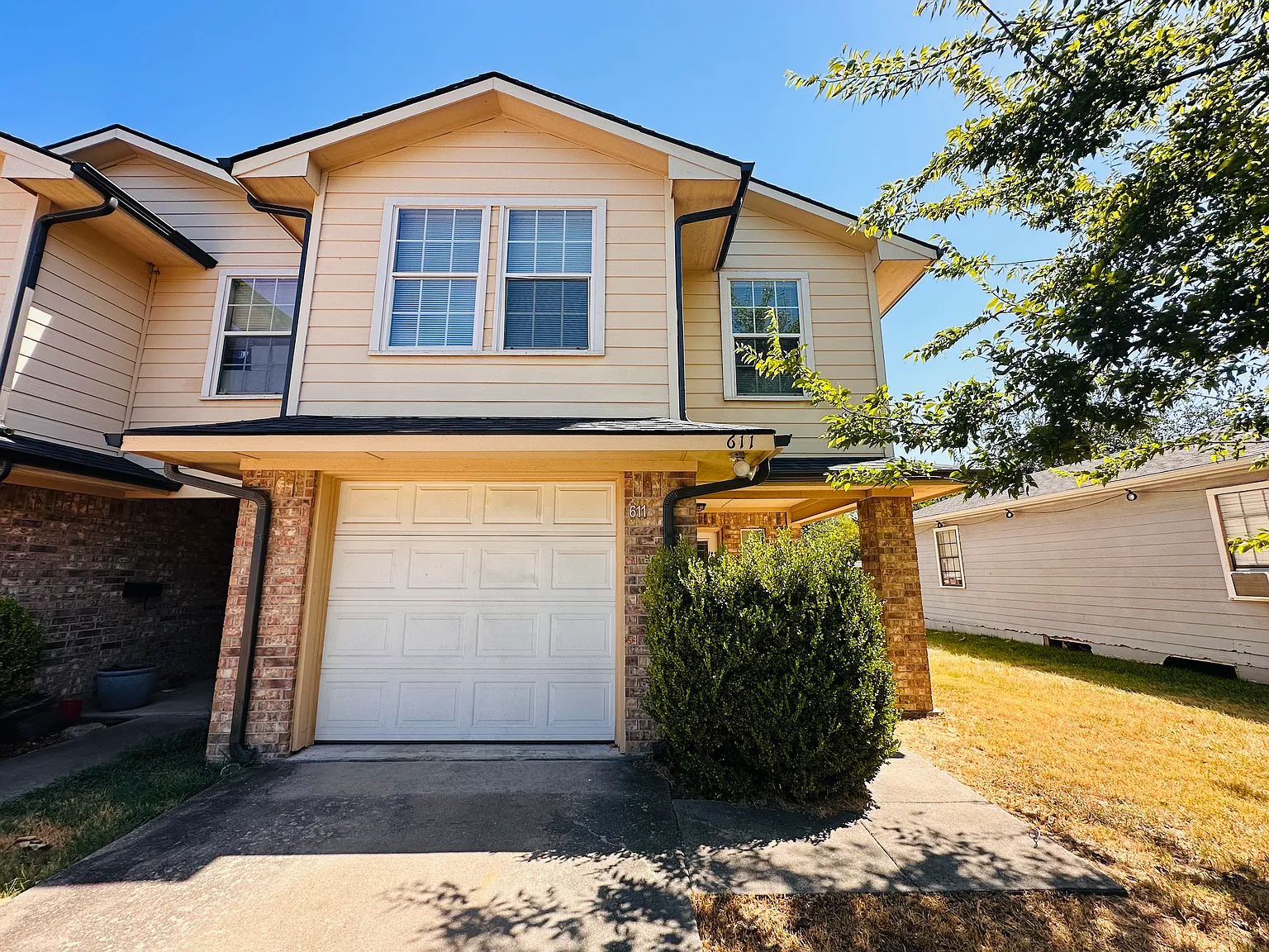 4 bed, 1300 sqft, $1,299 — Photo 1