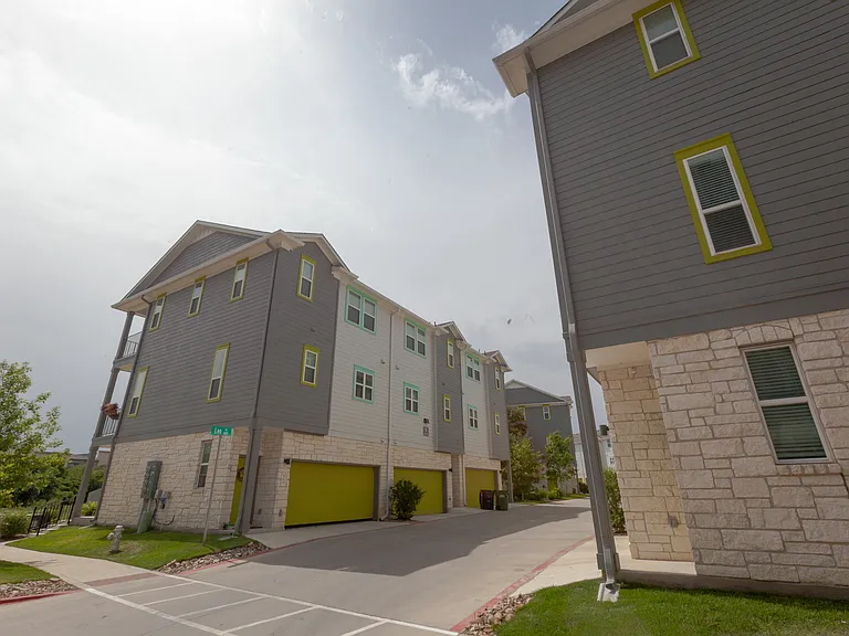 Trailside Oaks Townhomes — Photo 132