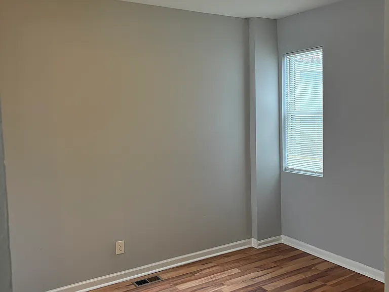 1322 W Victoria St — Photo 8