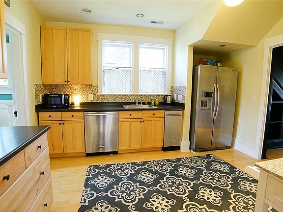 3rd image of 2222 Lombard Ave