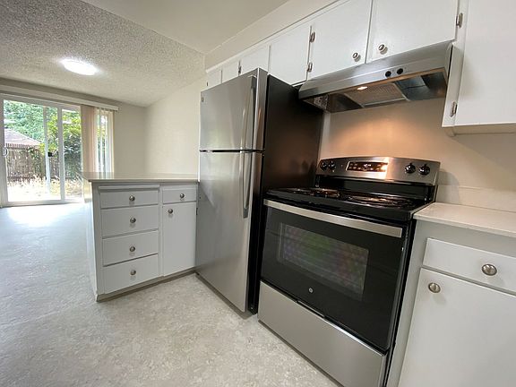 3rd image of 980 Edmonds Ave NE APT 105