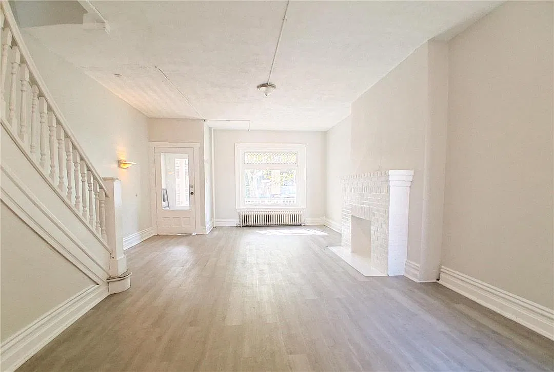 5 bed, 2088 sqft, $2,450 — Photo 2