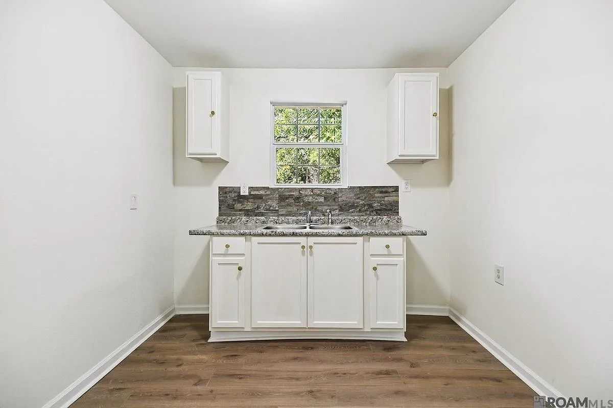 2 bed, 1.0 bath, 733 sqft, $1,000 — Photo 2