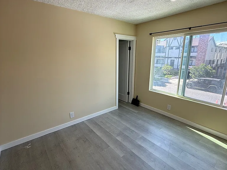 12736 Mitchell Ave #5 — Photo 7