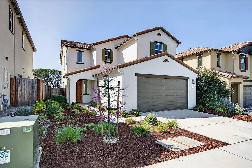 408 Tanoak St photo 1