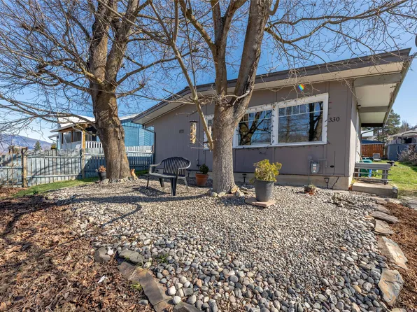 330 6th St SE, Salmon Arm, BC V1E 4E8