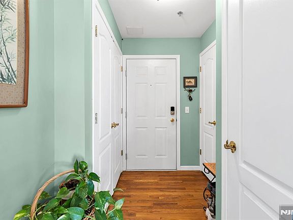 5th image of 241 Union St APT 302