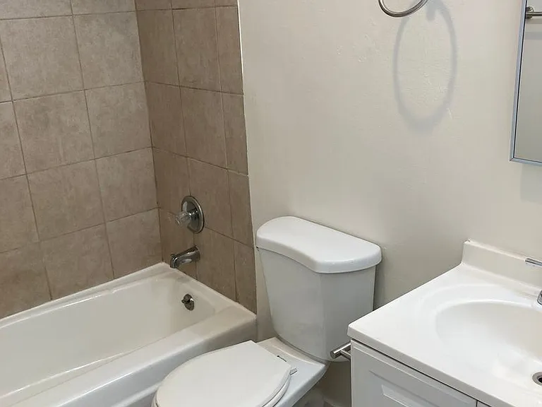 650 Linden Ave — Photo 33