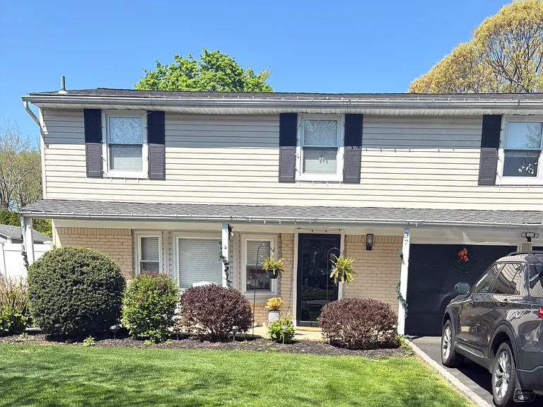 Longstreet Dr — Photo 1