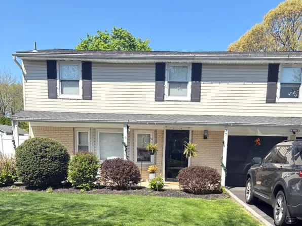 (undisclosed Address), Lake Grove, NY 11755