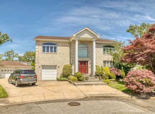 3 Cherry Grove Ct, Valley Stream, NY 11581