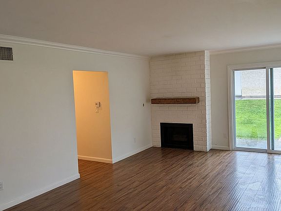 5th image of 2577 E Sycamore Dr