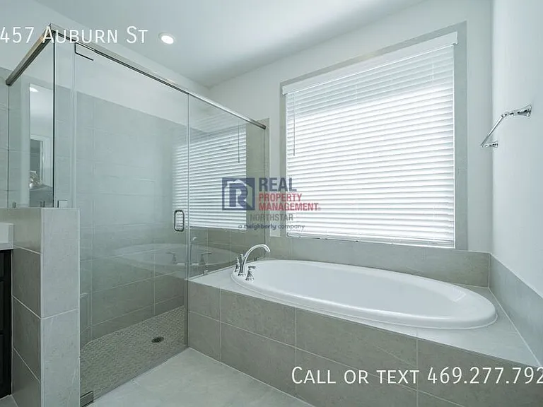 2457 Auburn St — Photo 22