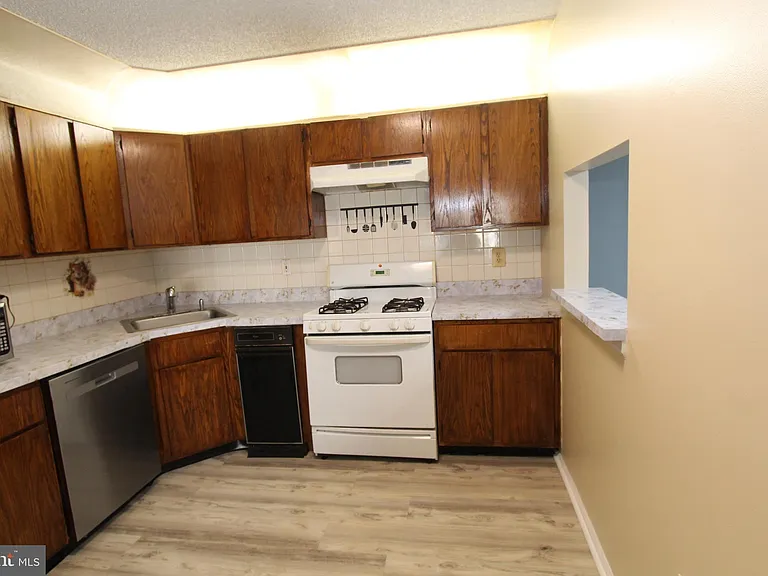 8 Joyner Ct — Photo 9
