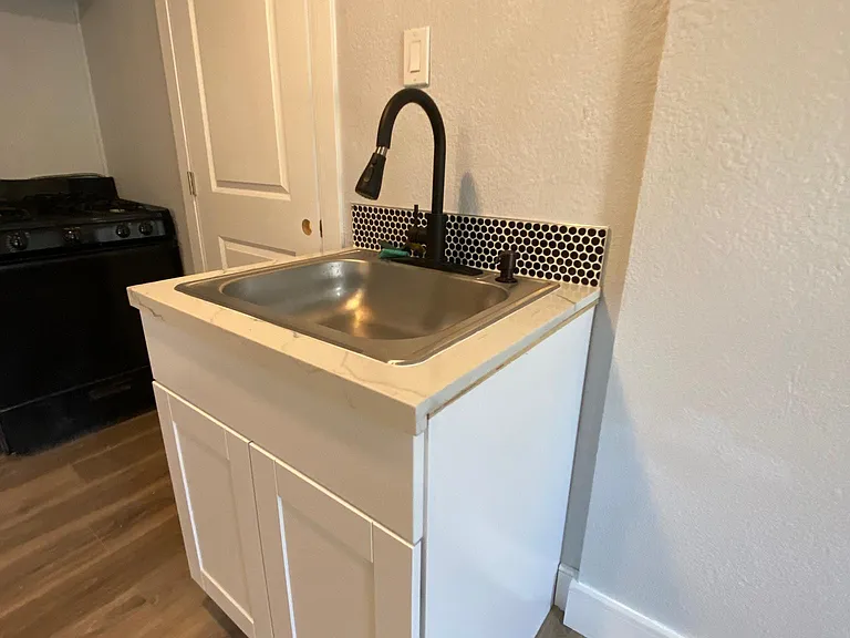 664 N San Pedro St — Photo 8
