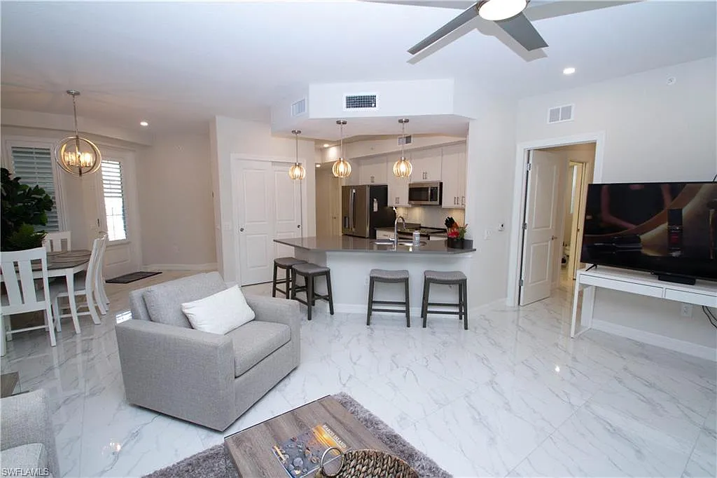3 bed, 2.0 bath, 1537 sqft, $7,500 — Photo 3
