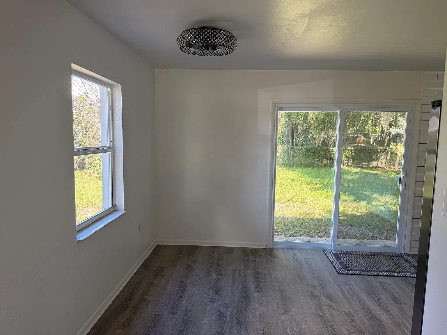 3 bed, 1000 sqft, $1,695 — Photo 4