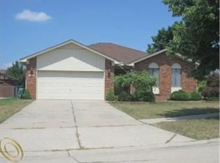 15845 Summit Ct, Macomb, MI 48044