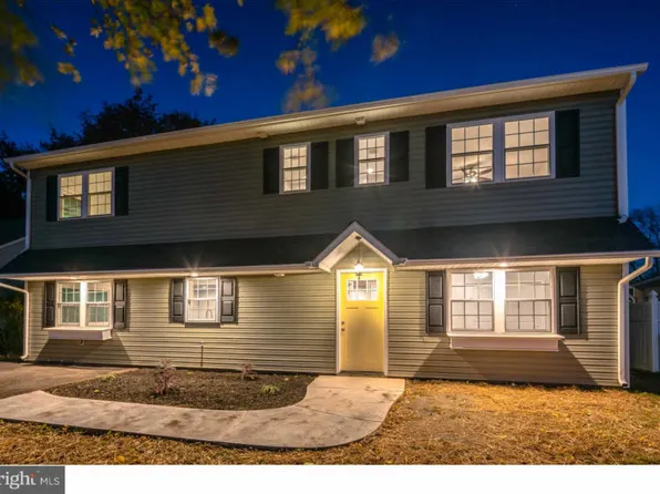 52 Nickelhill Ln, Levittown, PA 19054