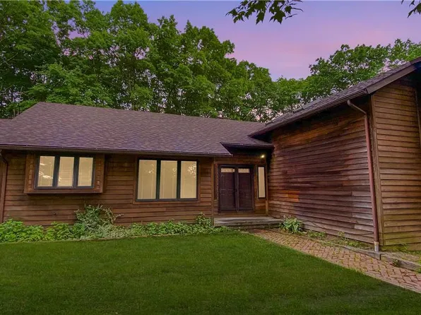 372 Jessica Ct, Brodheadsville, PA 18322